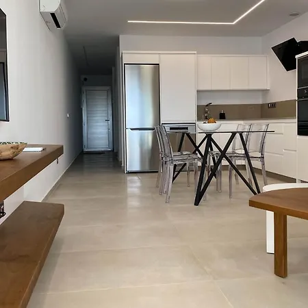 Villa Marina Suites 7 *